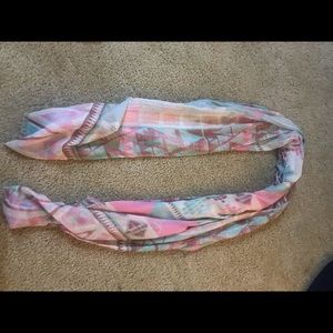 Pink sheet pattern scarf